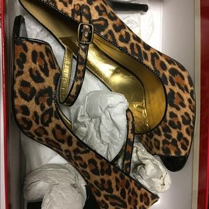 VGUC Guess by marciano leopard printSize 8M.
